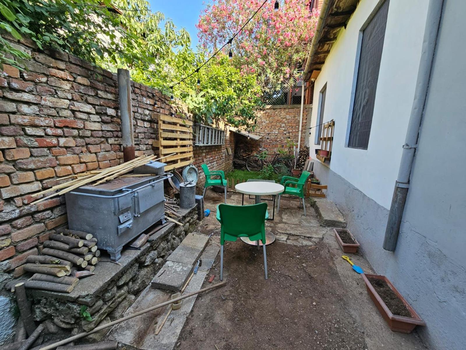 Lemon House Hostel *