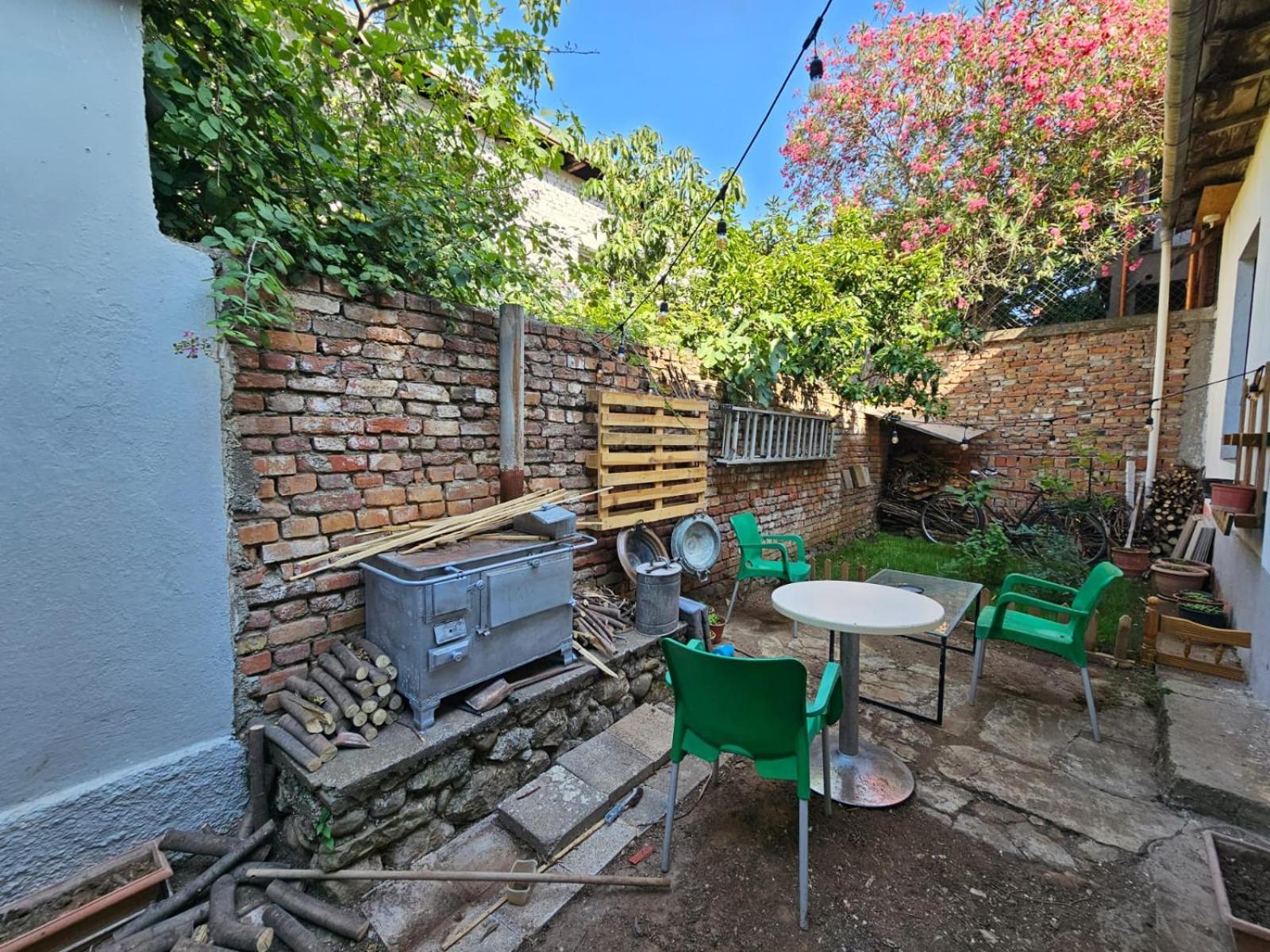 Lemon House Hostel Tirana