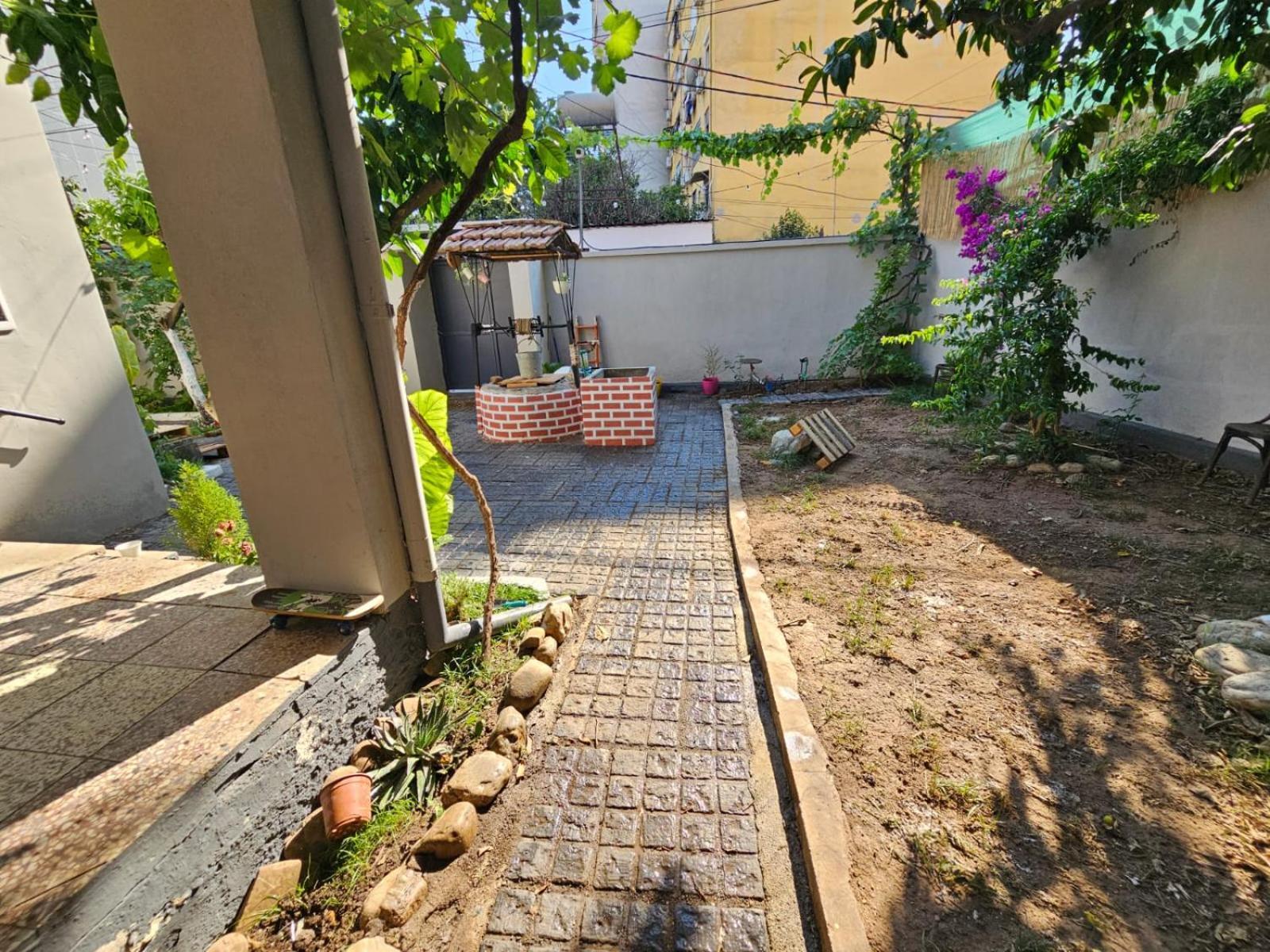 Lemon House Hostel Tirana