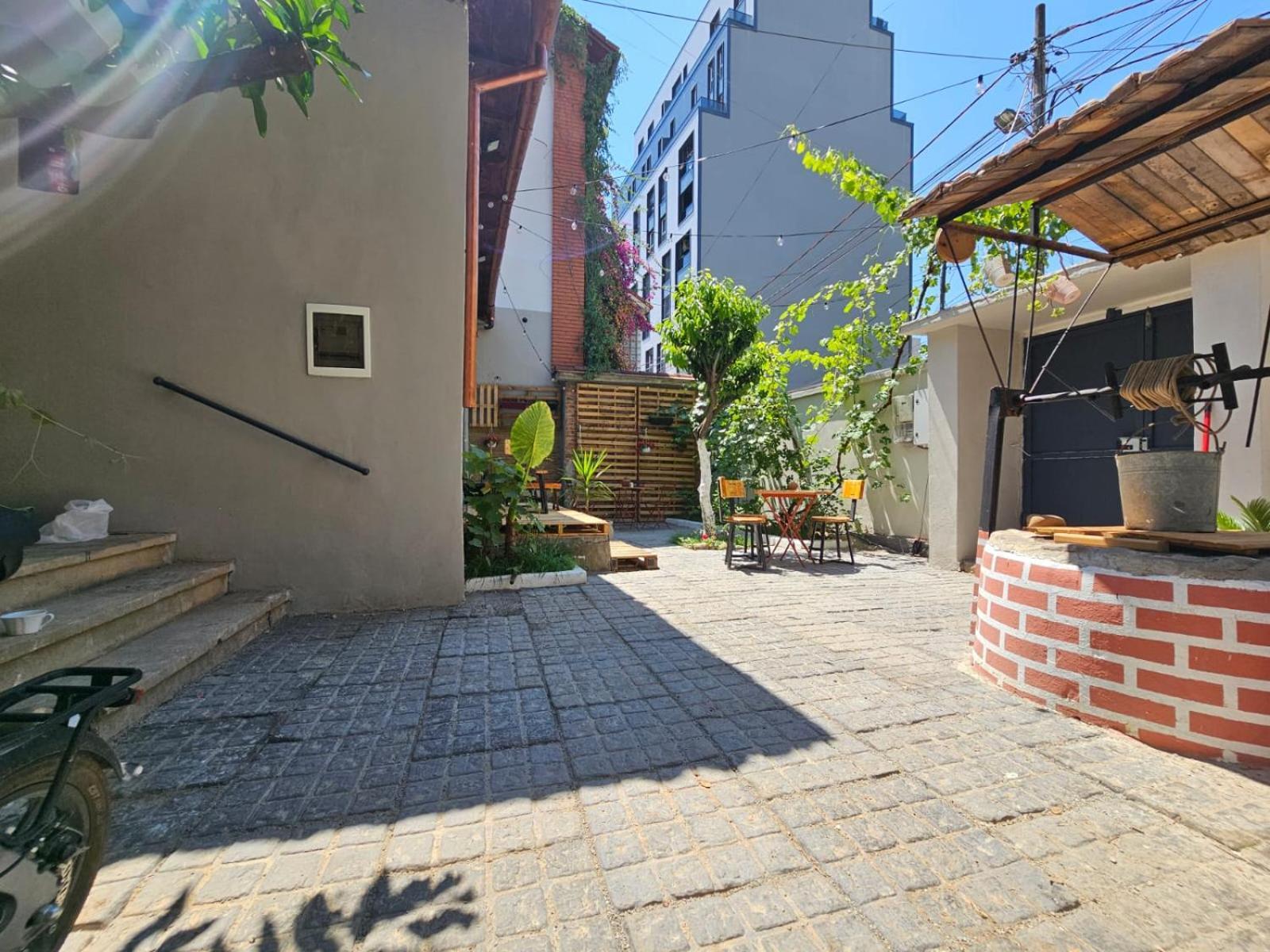 Lemon House * Tirana
