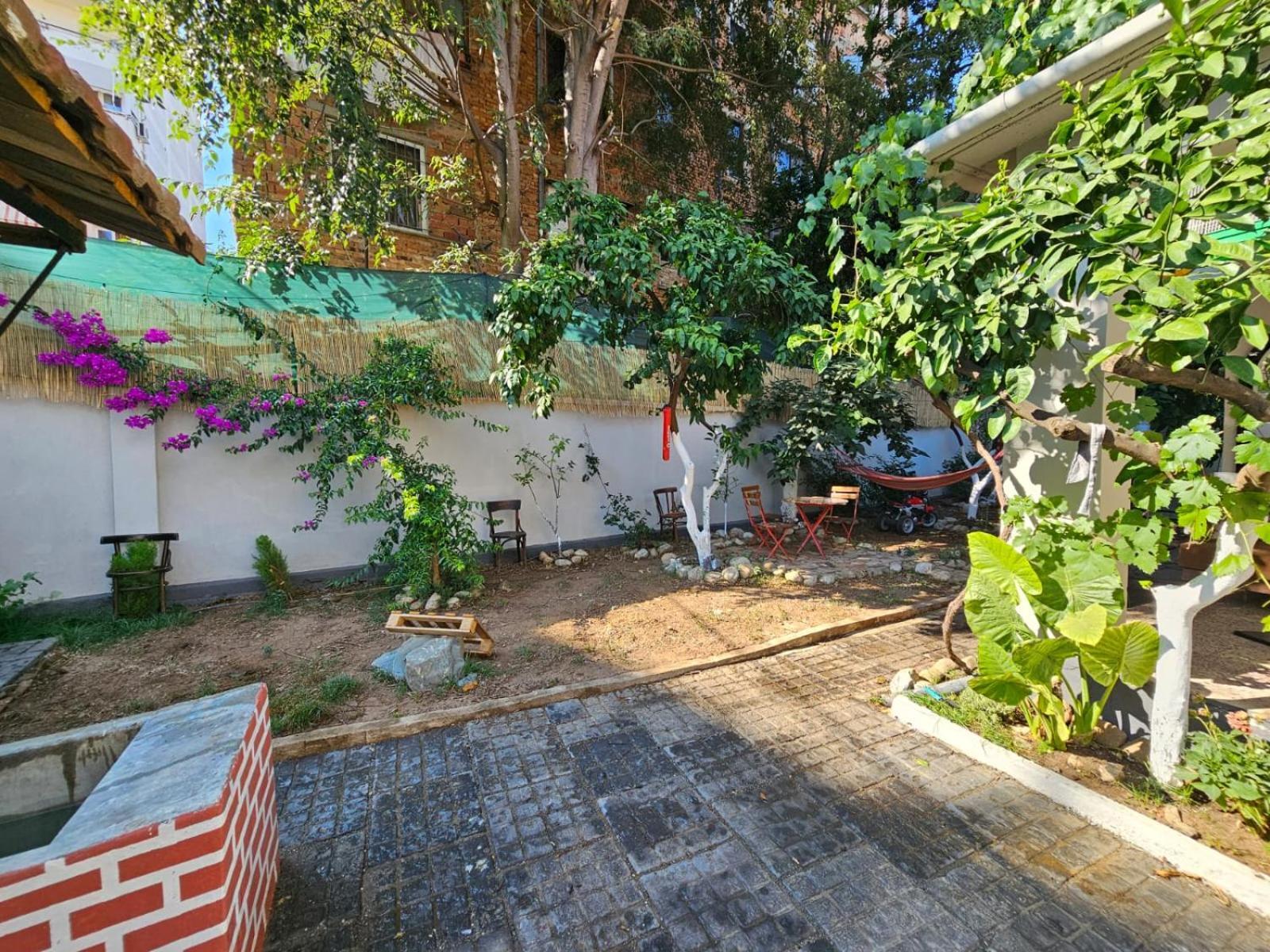 Lemon House Tirana